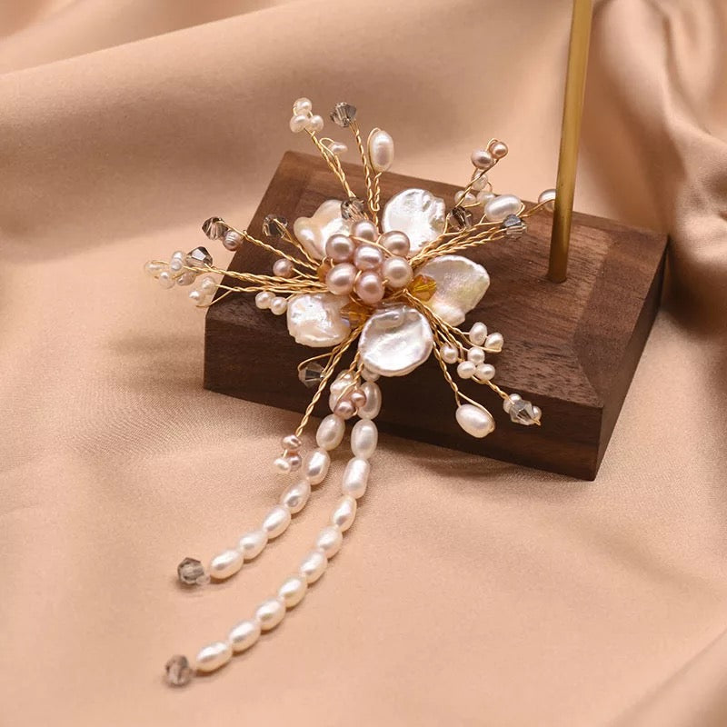 Flower Design 18K Gold Plated And Fresh Water Pearl Beautiful Safety Pin Brooch For Women